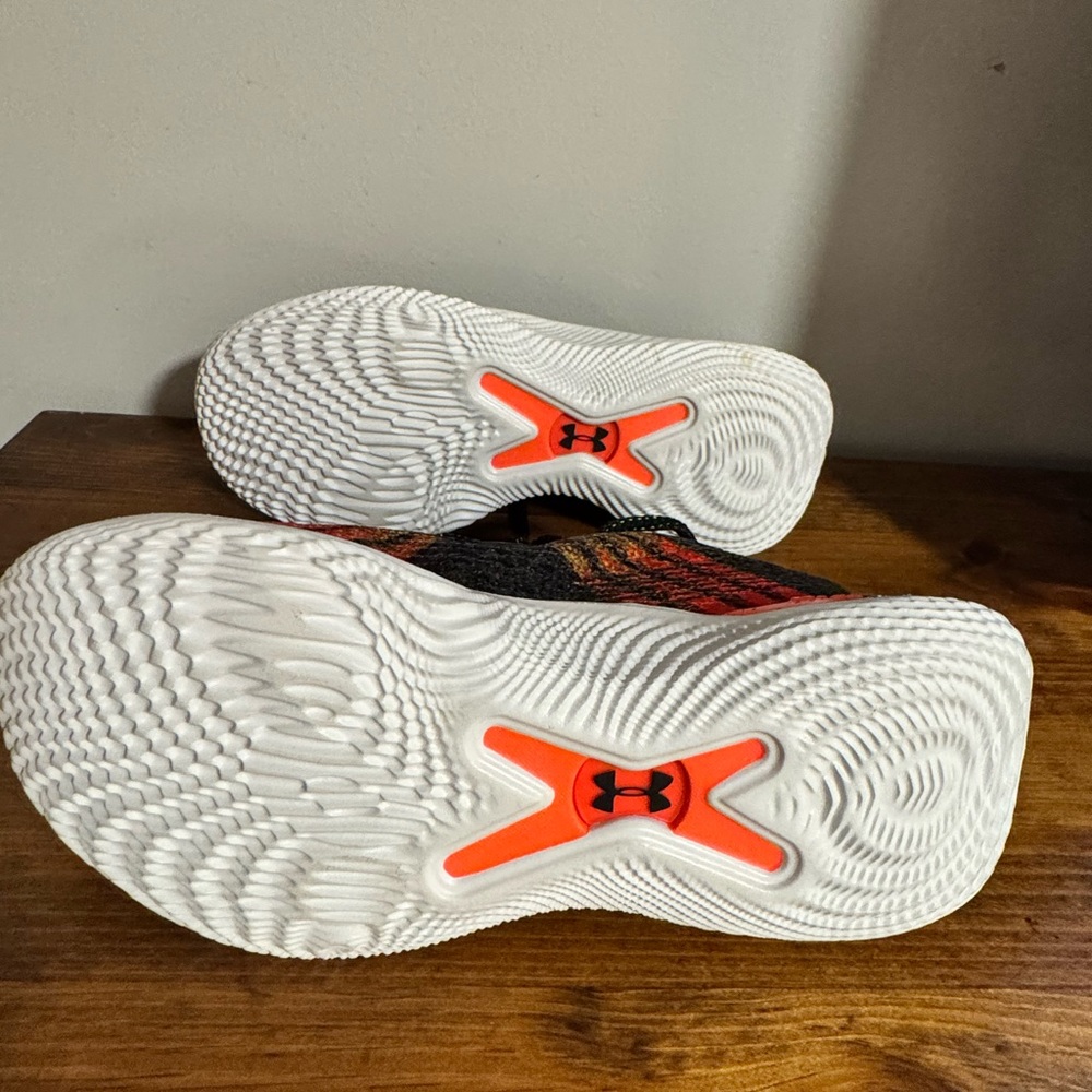 Under Armour Black and Orange Stephan Curry Flow Basketball Sneakers - Picture 6 of 7